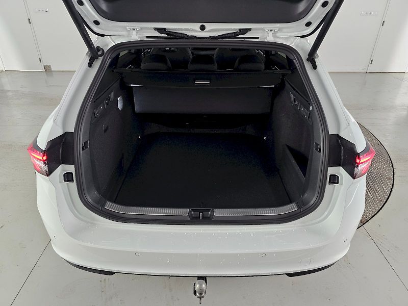 Škoda Superb (2025) 2.0TSi 195kW 4X4 SPORTLINE WEB - fotka 36 z 39
