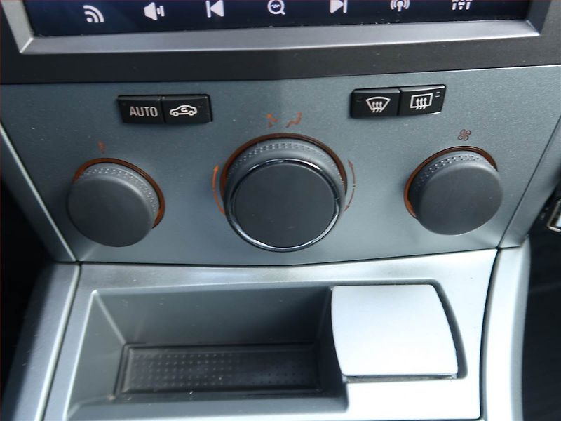 Opel Astra (2012) 1.6 16V, Tempomat - fotka 16 z 18
