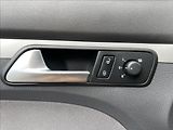 Volkswagen Touran 1,6 TDi  Navigace,Climatronic - náhled 12