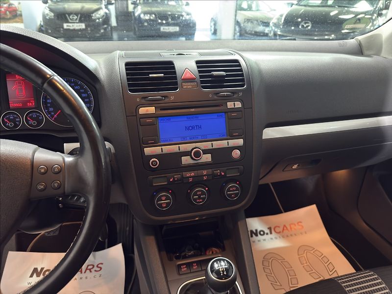 Volkswagen Jetta 1,9   TDI 77KW UNITED 1.MAJ - fotka 15 z 28