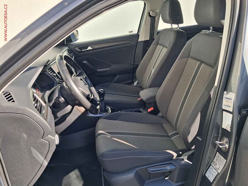 Volkswagen T-Roc (2019) 1.5 TSi, 1.maj,ČR - fotka 9 z 18