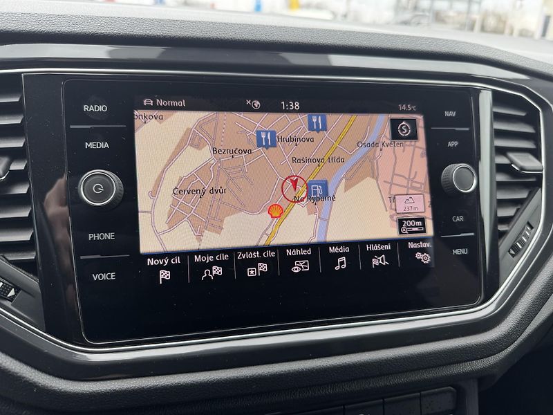 Volkswagen T-Roc (2020) 1.5 TSI DSG - fotka 12 z 22
