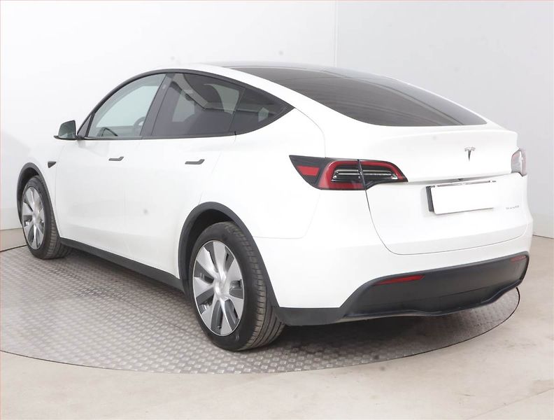 Tesla Model Y (2023) Long Range AWD 79kWh, SoH 90% - fotka 4 z 22