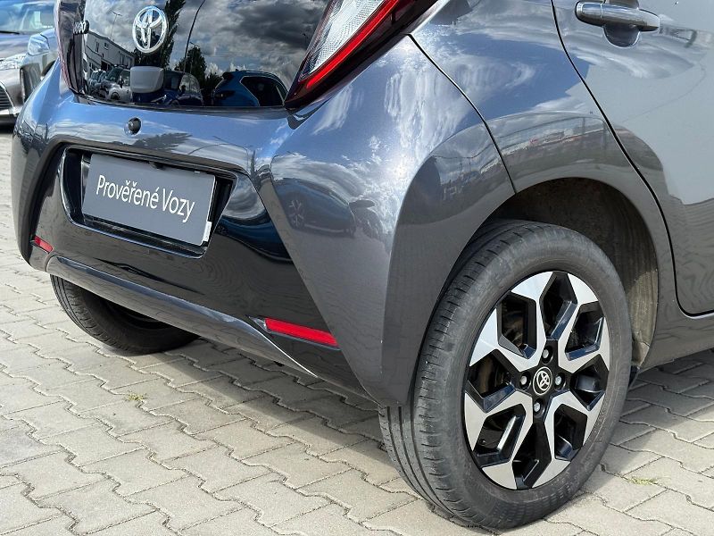 Toyota Aygo 1.0 VVT-i X-Play Style - fotka 27 z 27