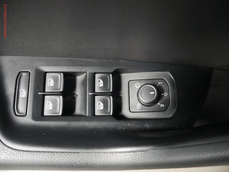Volkswagen Passat (2015) 1.4TSI, AT, navi, LED - fotka 18 z 28