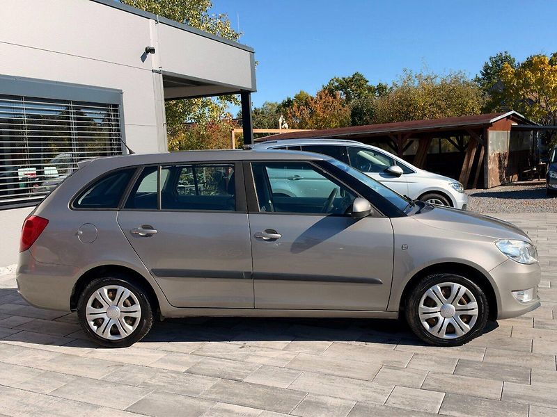 Škoda Fabia (2011) 1.2TSI 77kW Ambition+ - fotka 4 z 28