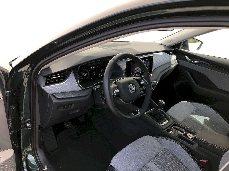 Škoda Octavia (2024) COMBI TOP SELECTION 1,5 TSI 11 - fotka 6 z 28