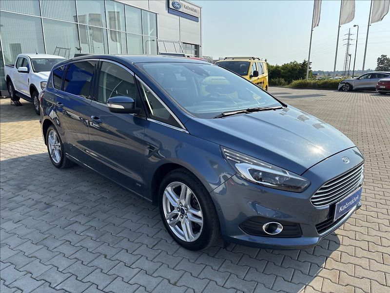 Ford S-MAX 2,0 EcoBlue Titanium AWD AUT - fotka 7 z 51