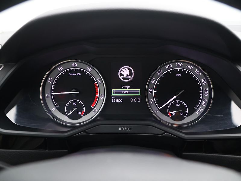 Škoda Superb 2,0 TSI 206kW L&K 4x4 DSG CZ D - fotka 15 z 28