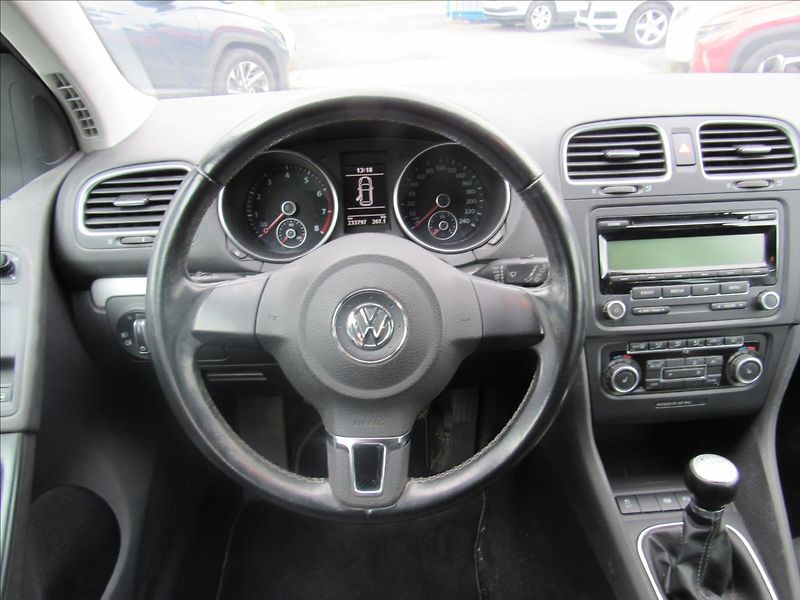 Volkswagen Golf 1,2 TSI 77kW BMT Team - fotka 12 z 28