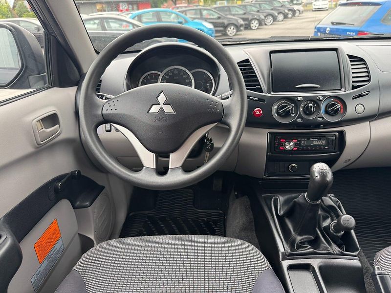 Mitsubishi L200 (2011) 2.5 DI-D 100KW 4WD HARDTOP - fotka 16 z 29