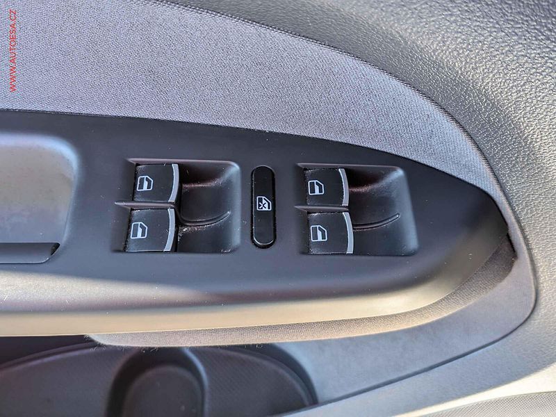 Volkswagen Touran (2011) 1.4TSi, Xenon, výhř.sed. - fotka 12 z 14