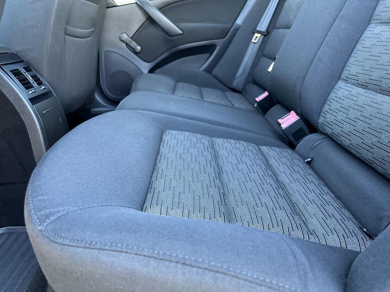 Škoda Octavia 1.6TDi 77kw TEMPOMAT ALU ČR  - fotka 20 z 35