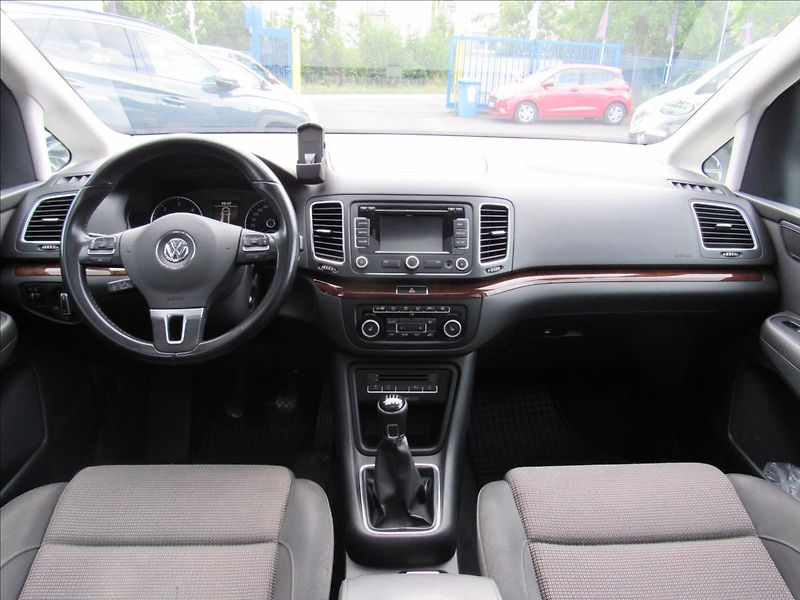 Volkswagen Sharan 2,0 TDi 103kW 5 míst - fotka 11 z 35