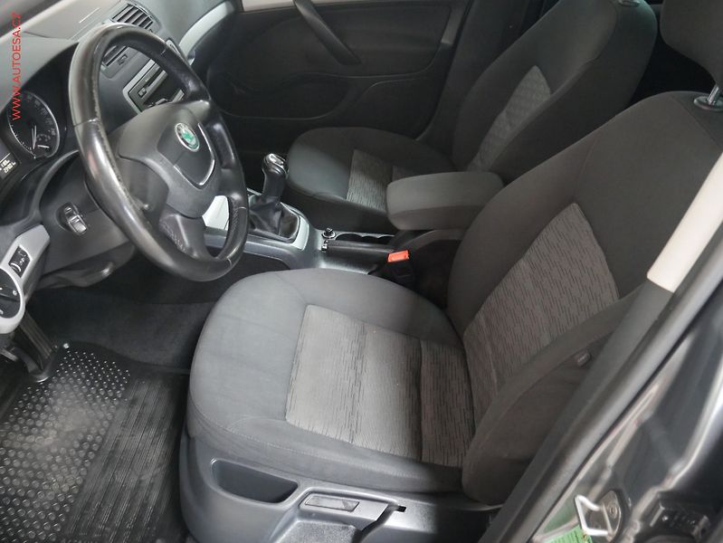 Škoda Octavia (2012) 2.0 TDi, 2.maj,ČR, Klima - fotka 9 z 20