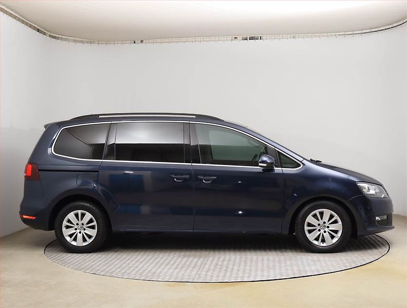 Volkswagen Sharan (2015) 2.0 TDI, Automat, Serv.kniha - fotka 6 z 26