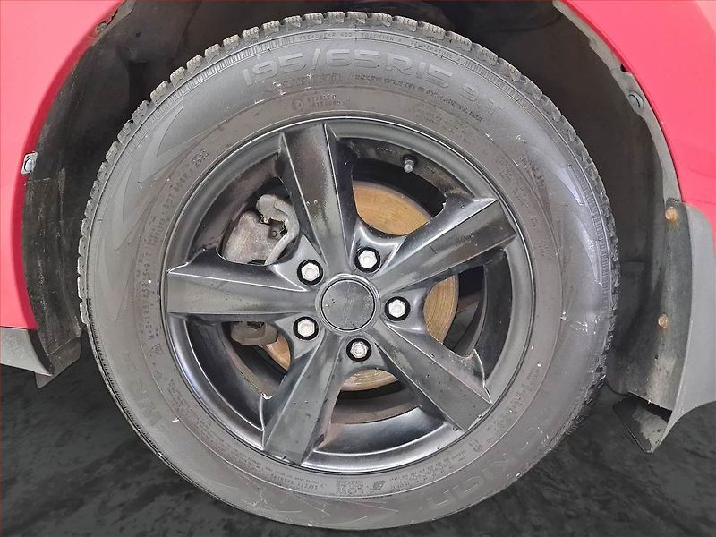 Toyota Auris (2008) 1.4 VVT-i, Park. senzory - fotka 15 z 19