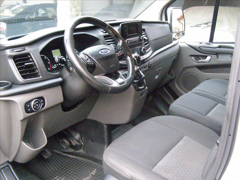 Ford Tourneo Custom 2,0   MINIBUS CUSTOM Facelift - fotka 11 z 28