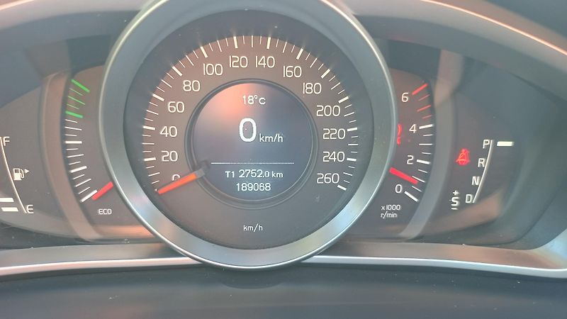 Volvo V40 (2017) Cross Country, nez. topení, TZ - fotka 21 z 28