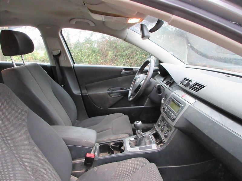 Volkswagen Passat 2,0 TDi, 103 Kw, Vada Turba, N - fotka 12 z 21