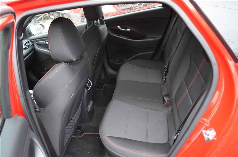 Hyundai i30 (2024) 1,5T--GDI FASTBACK - fotka 15 z 18