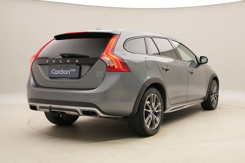 Volvo V60 CC D4 AWD SUMMUM AUT  - fotka 12 z 42