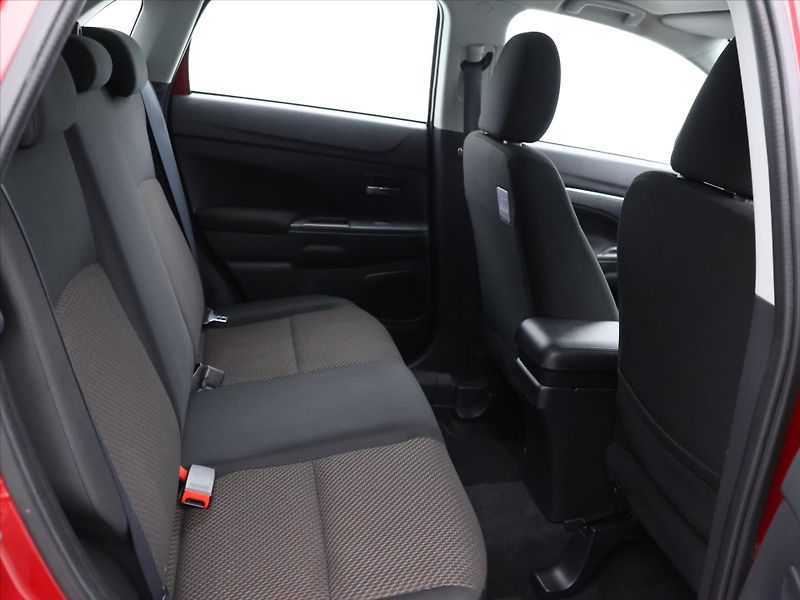 Mitsubishi ASX 2,0 Smart Mivec 110kW CVT CZ - fotka 12 z 32