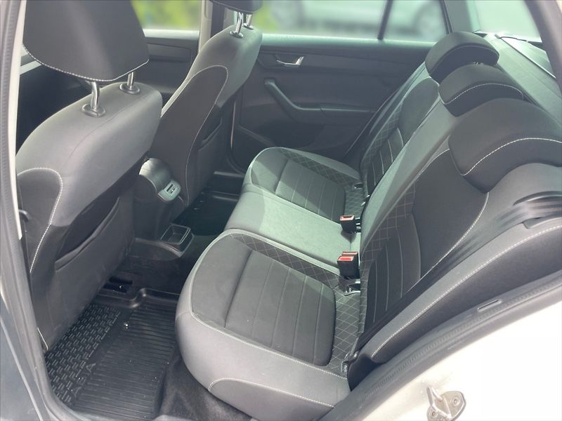 Škoda Fabia 1,0 TSI Ambition - fotka 8 z 11