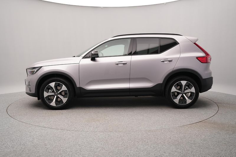 Volvo XC40 (2026) B3 AUT DARK PLUS - fotka 9 z 23
