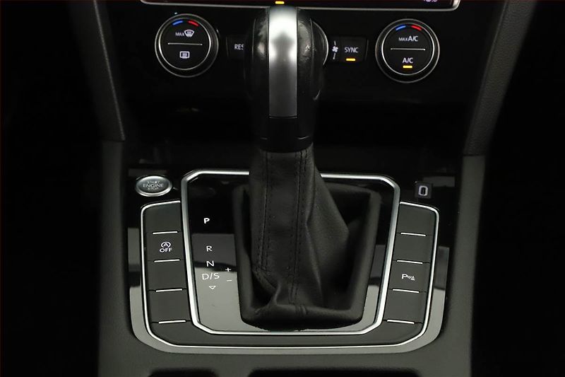 Volkswagen Passat (2019) 2.0 TDI, Automat, Navi - fotka 14 z 17