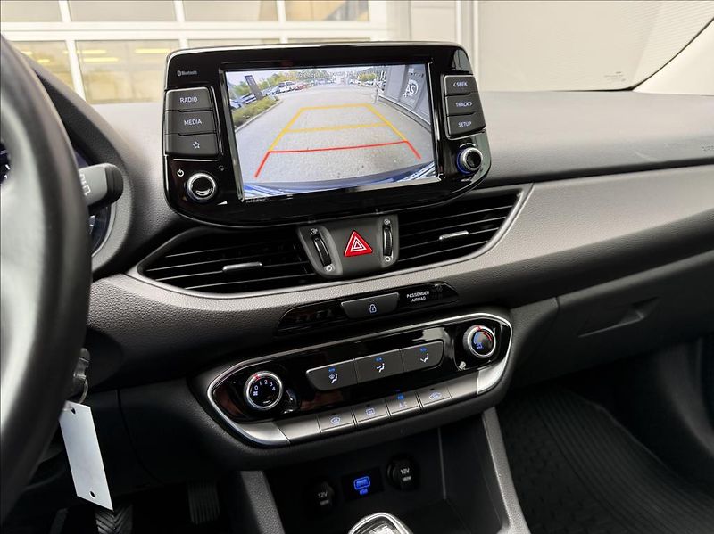 Hyundai i30 1,5 i  WG Comfort Alu 16 - fotka 17 z 25