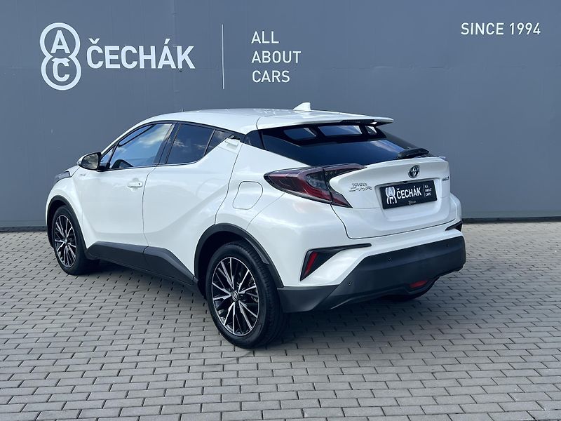 Toyota C-HR (2018) 1.8 VVT-i E-CVT - fotka 7 z 39