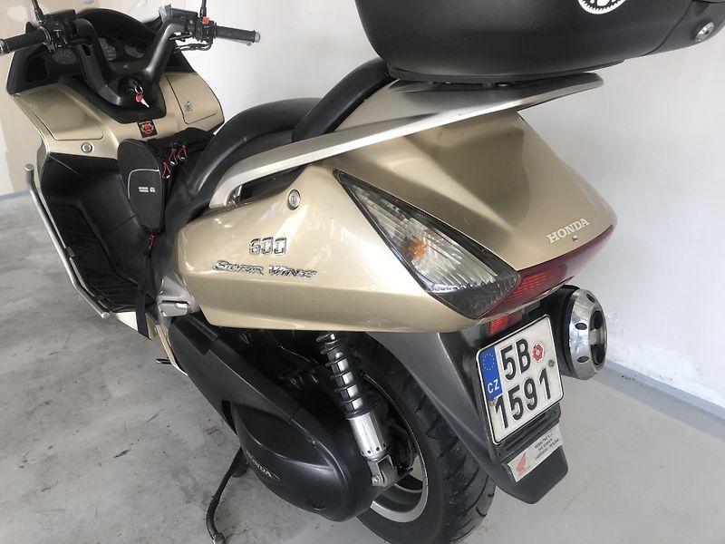 Honda FJS 600 Silver Wing - fotka 14 z 19