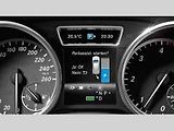 Ovládání samočinného parkování u Mercedes-Benz.