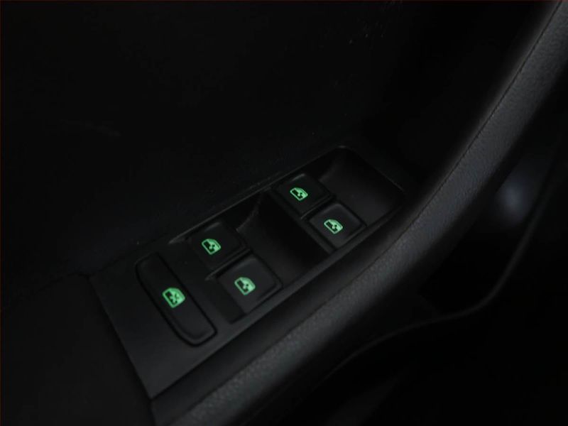 Škoda Fabia (2017) Style 1.2 TSI, Serv.kniha - fotka 20 z 20
