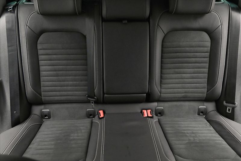 Volkswagen Passat 2,0 TDI 110 kW DSG ELEGANCE Zá - fotka 29 z 32