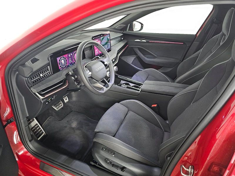 Škoda Superb (2025) Combi 2.0TSI 195kW 4X4 SPORTLI - fotka 35 z 35