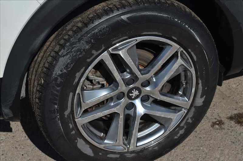 Peugeot 3008 (2019) 1,2 - fotka 7 z 18
