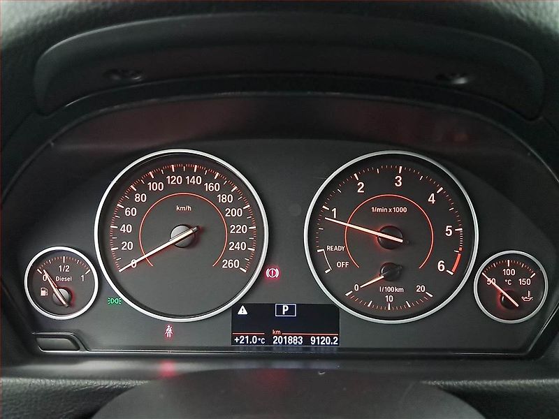 BMW Řada 3 (2018) Edition Sport 320d xDrive GT - fotka 11 z 19