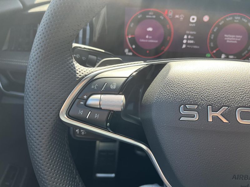 Škoda Superb SPORTLINE 2.0TDI 142kW 4X4 A7A - fotka 15 z 25