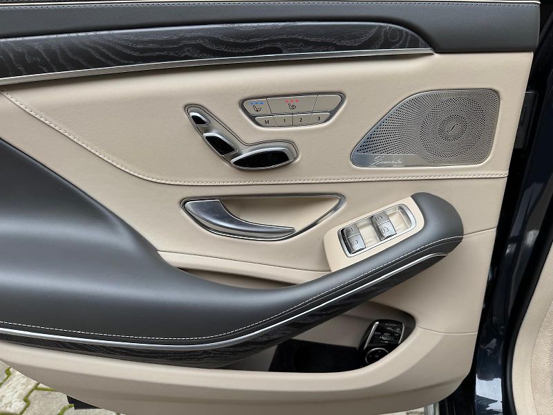 Mercedes-Benz Třídy S S560-4M-DESIGNO-LCD-R20-ČR - fotka 28 z 39