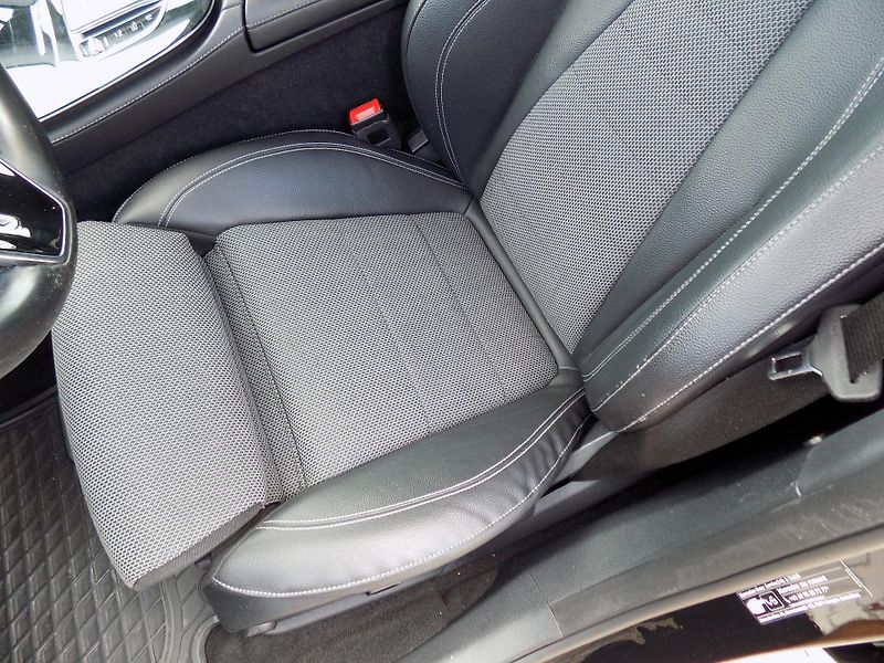 Mercedes-Benz Třídy E 220 D 4MATIC 143 KW TOP!!! - fotka 18 z 40