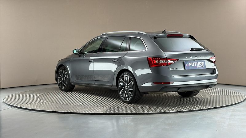 Škoda Superb 2.0 TDI DSG 4x4 Style Combi - fotka 2 z 34