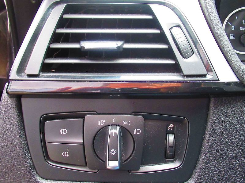 BMW Řada 3 (2013) 330d 190KW xDrive! - fotka 18 z 26