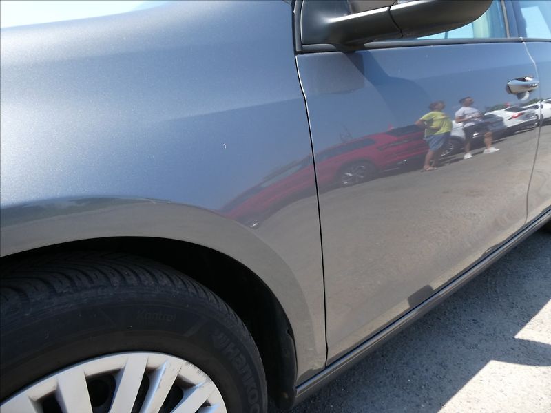 Volkswagen Golf 1,6 MPi 75kW DSG klima - fotka 15 z 40