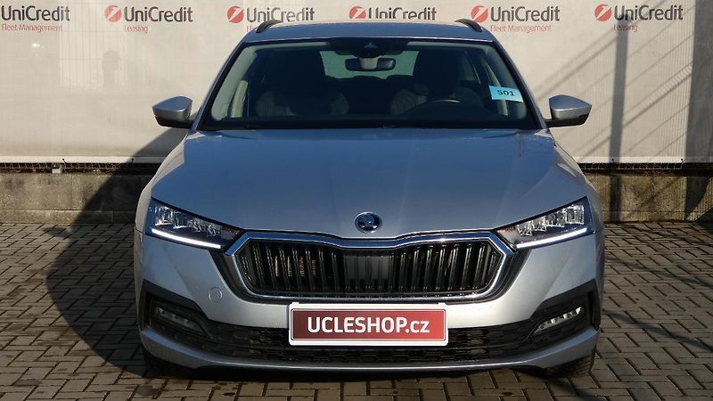 Škoda Octavia Combi 2,0 TDI Ambition - fotka 2 z 20
