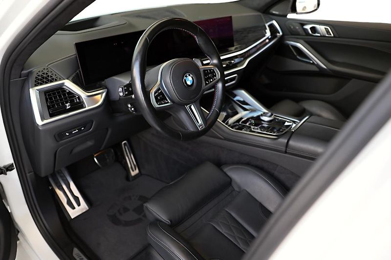 BMW X6 M60i - fotka 8 z 16
