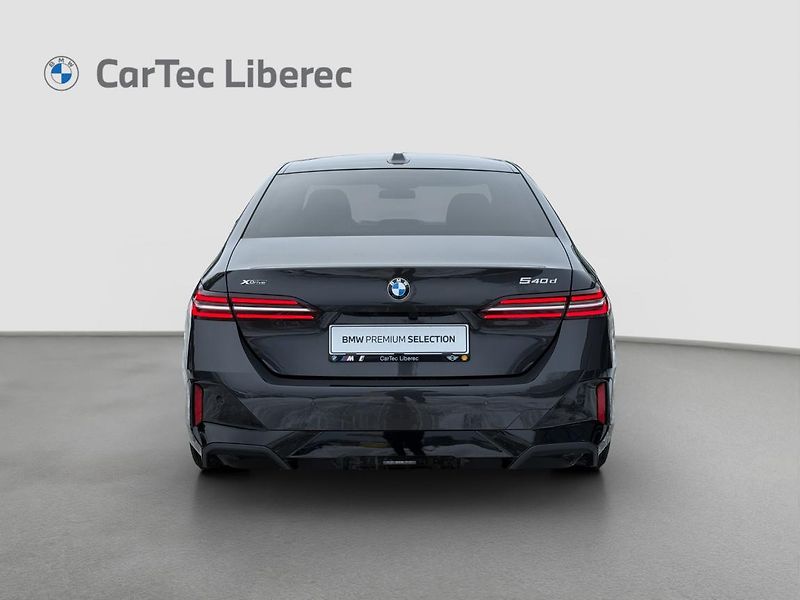 BMW Řada 5 540d xDrive Sedan - fotka 14 z 16