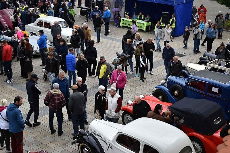 Tradiční sraz autoveteránistů na náměstí T. G. Masaryka v Prostějově. 18. května 2025