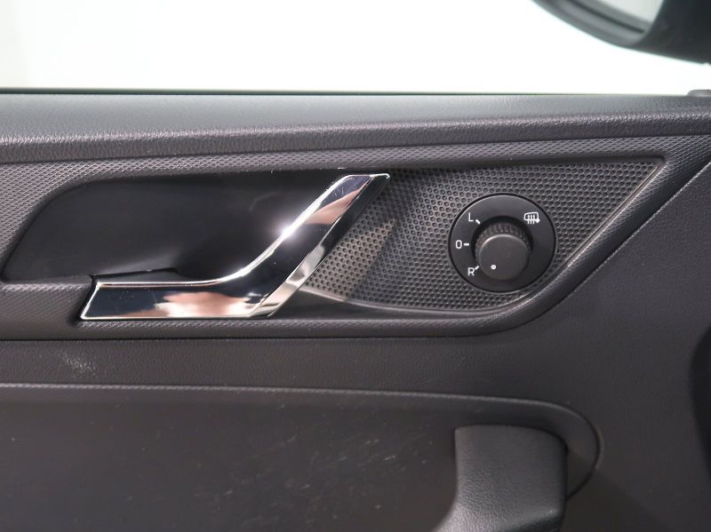 Škoda Rapid (2015) AMBITION 1.2TSI 77KW PANORAMA - fotka 24 z 28